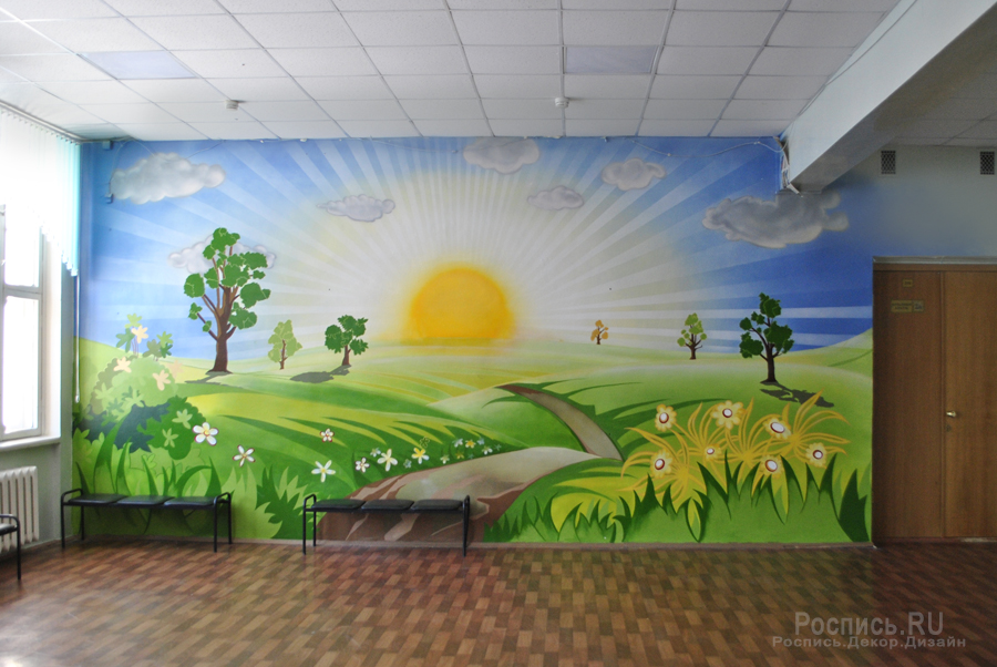 Роспись стен в коридоре начальной школы